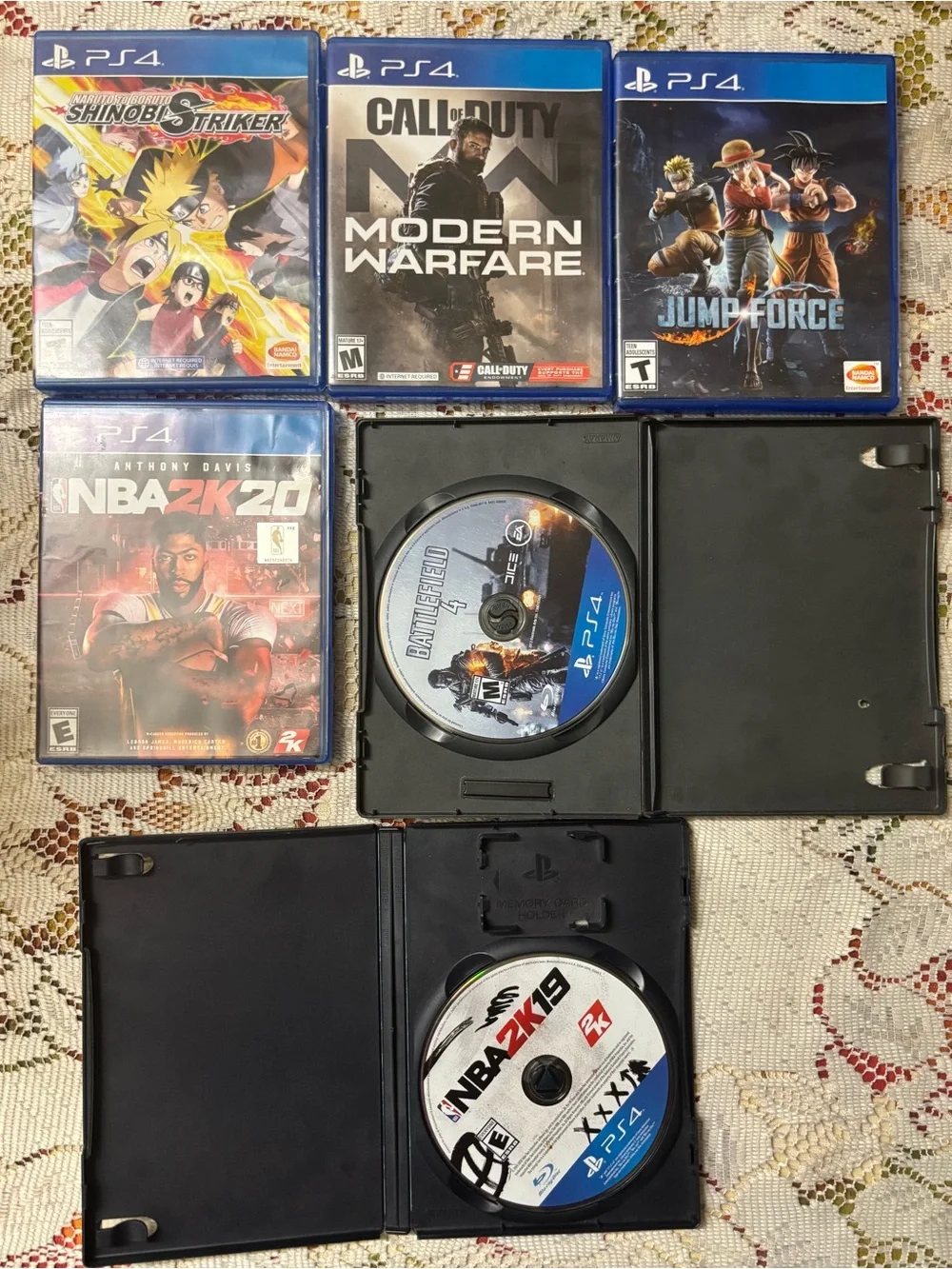Playstation 4 Slim + 2 Controllers + Games